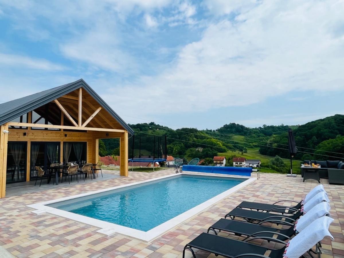 Holiday House Adamo Selno Bagian luar foto